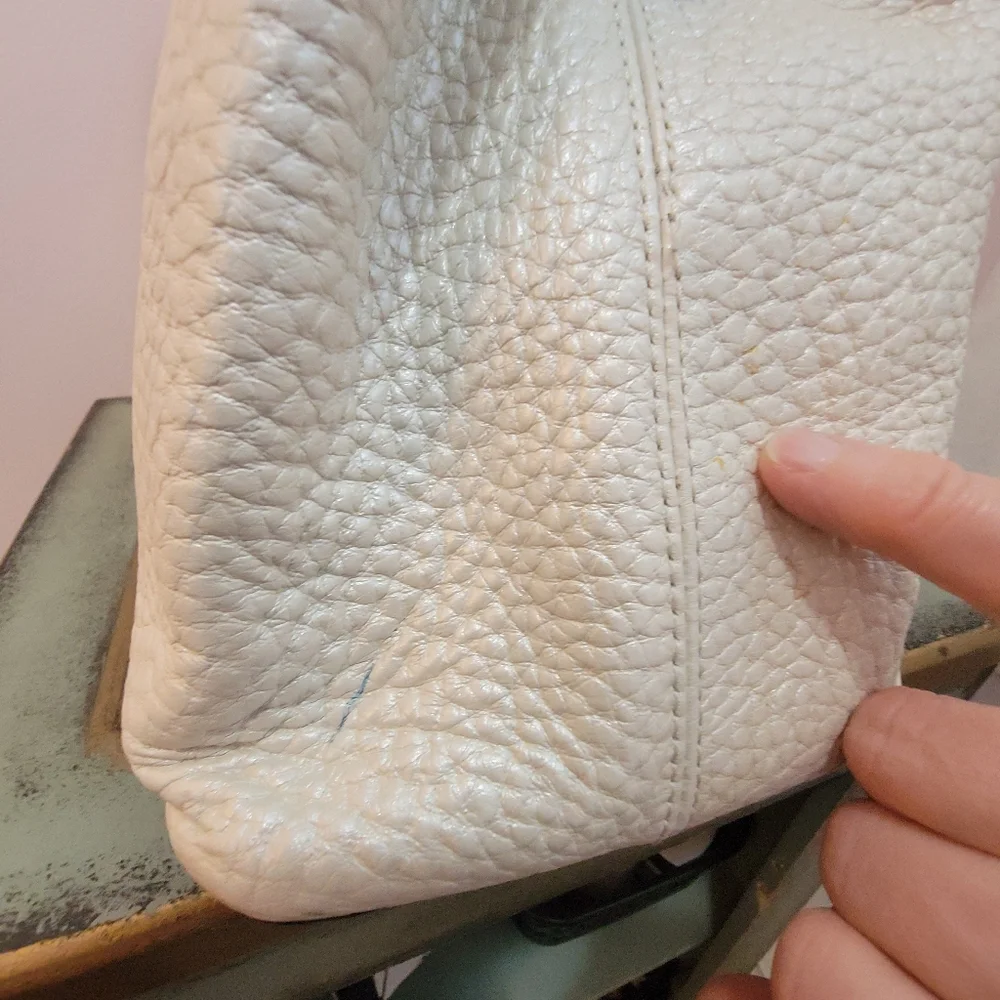 Charles Jourdan White Pearl Pebble Leather Purse - Picture 9 of 16